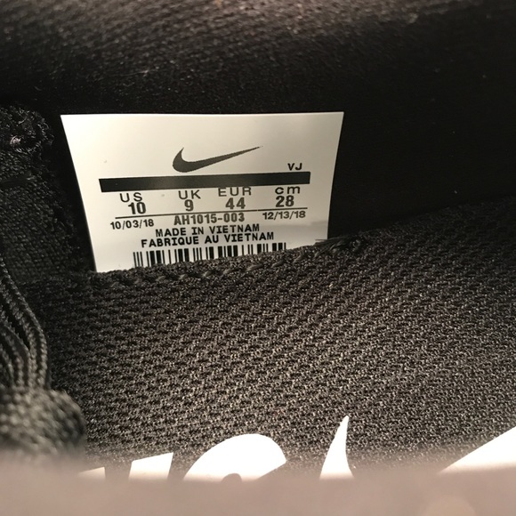 SOLD Nike Odyssey React 2 Flyknit Black/White - Picture 7 of 7